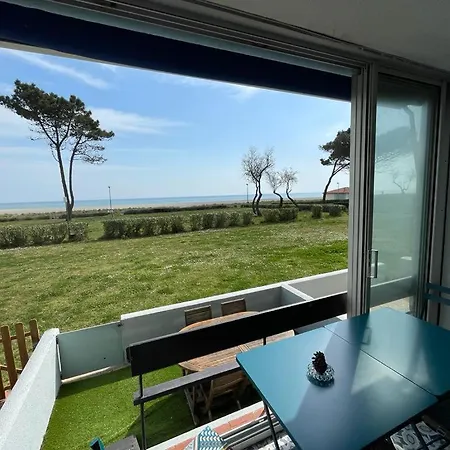Blue Bay Les Pieds Dans L'eau - Face A La Apartment *