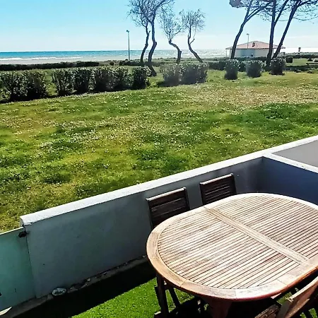 Blue Bay Les Pieds Dans L'eau - Face A La *